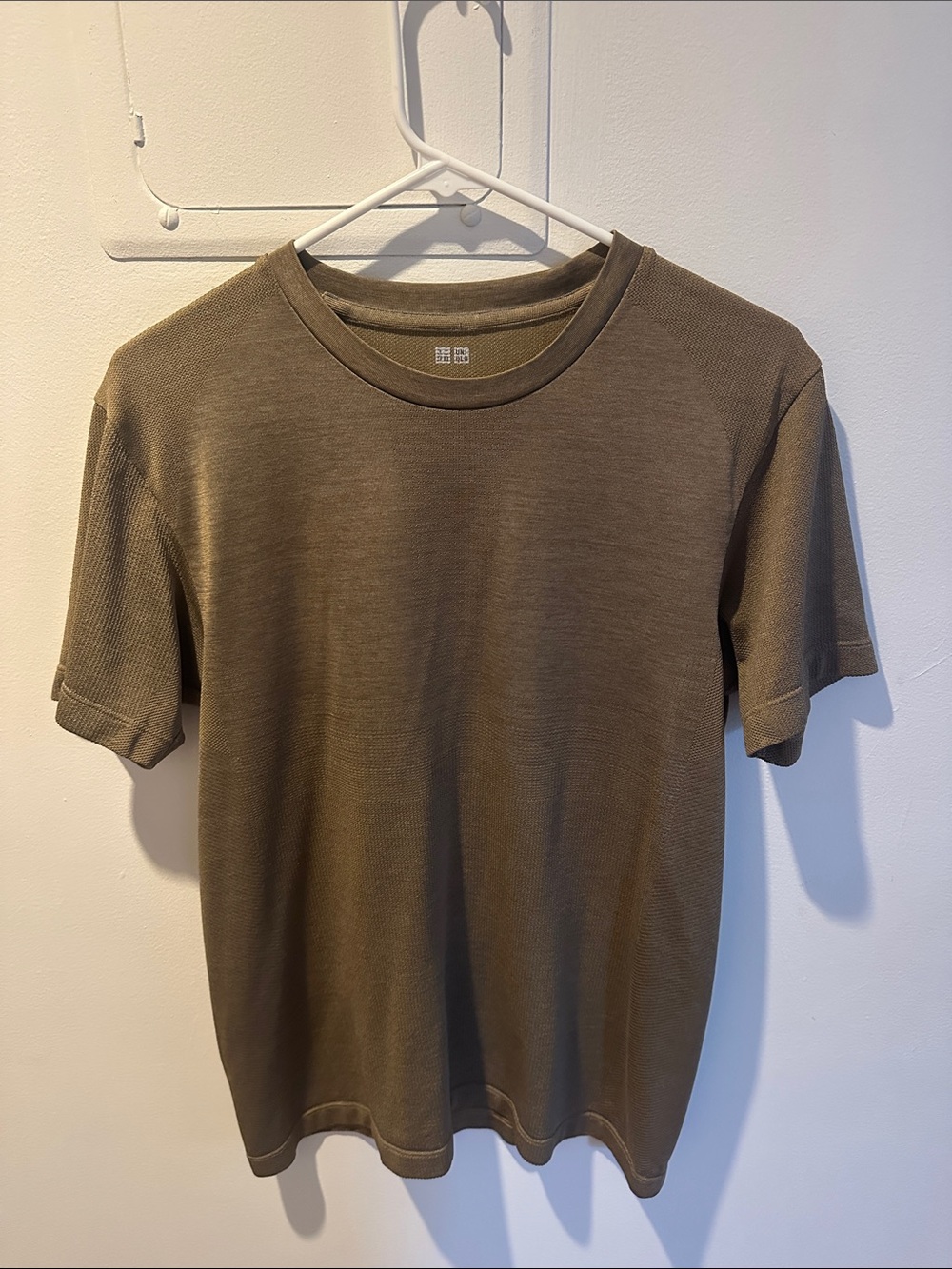 Men's Uniqlo Olive Green/ Brown Short-Sleeve Crewneck T-Shirt